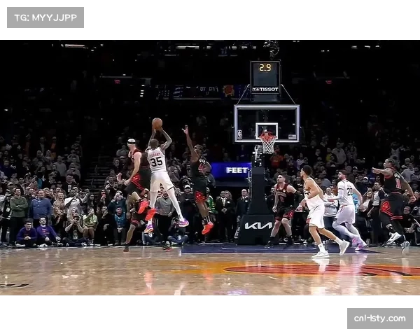 凯文·杜兰特在双人包夹下命中高难度后仰跳投，完成准绝杀