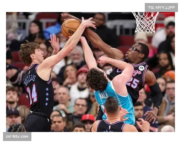 附加赛首战:东部第10黄蜂逆转击败第9公牛,保留晋级希望。